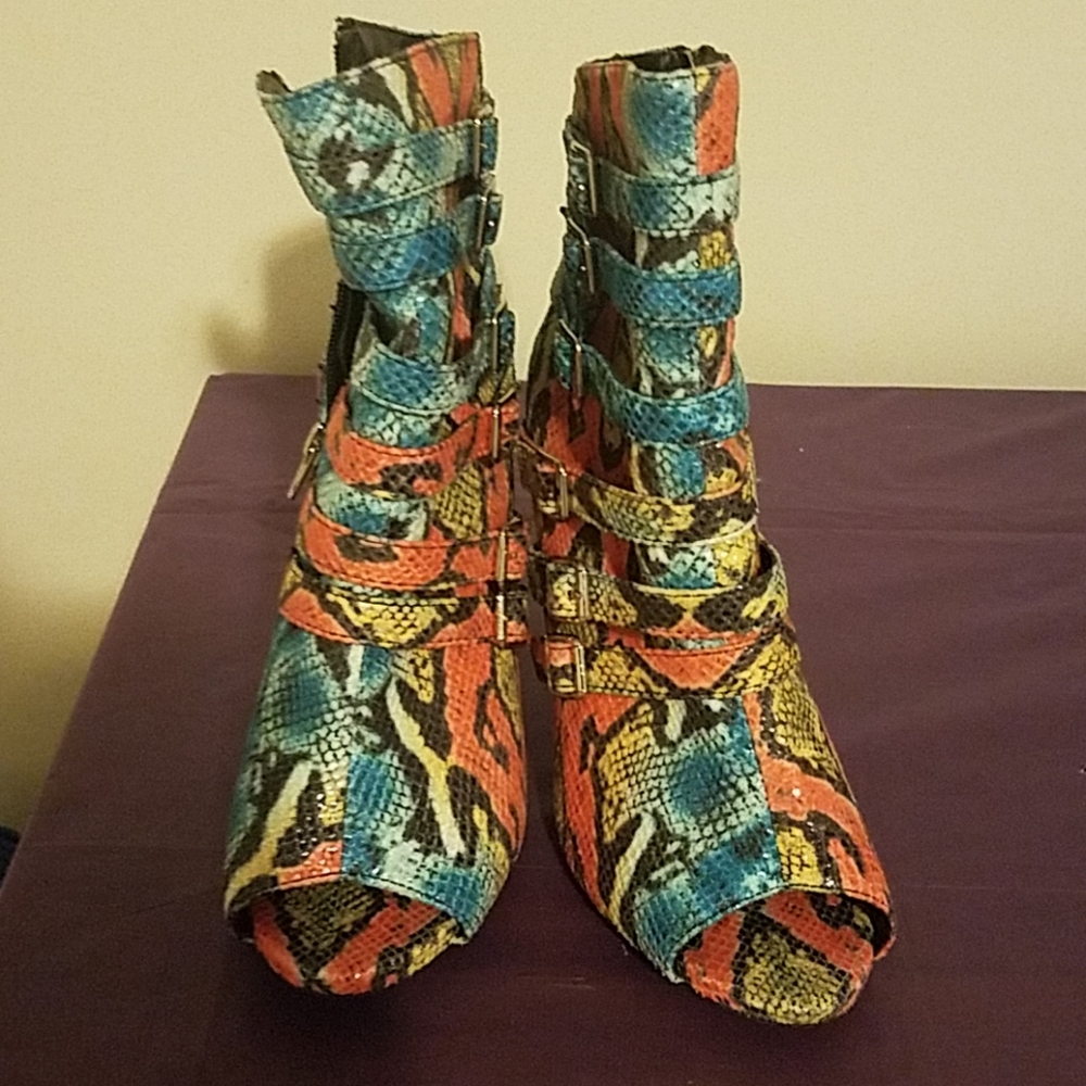 Shoes/booties